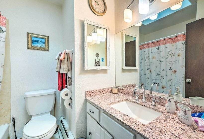 Scenic Woodland Park Cottage W/ Deck + Grill!