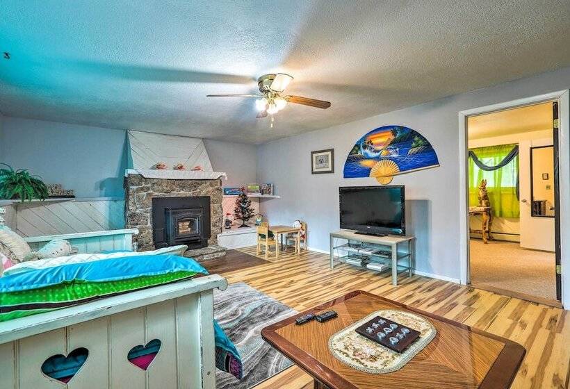 Scenic Woodland Park Cottage W/ Deck + Grill!