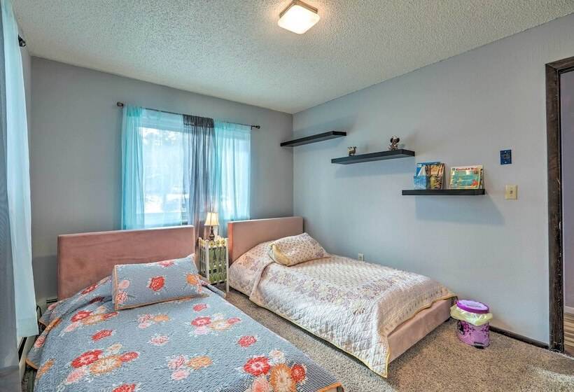 Scenic Woodland Park Cottage W/ Deck + Grill!