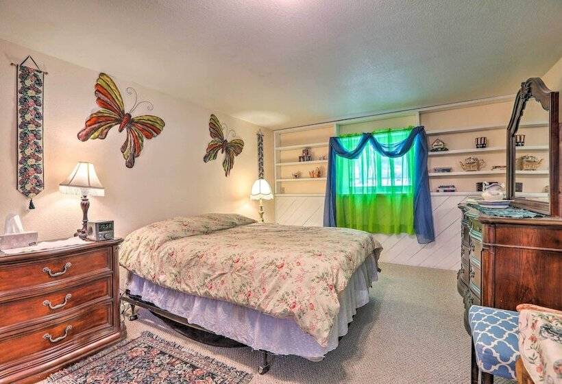 Scenic Woodland Park Cottage W/ Deck + Grill!