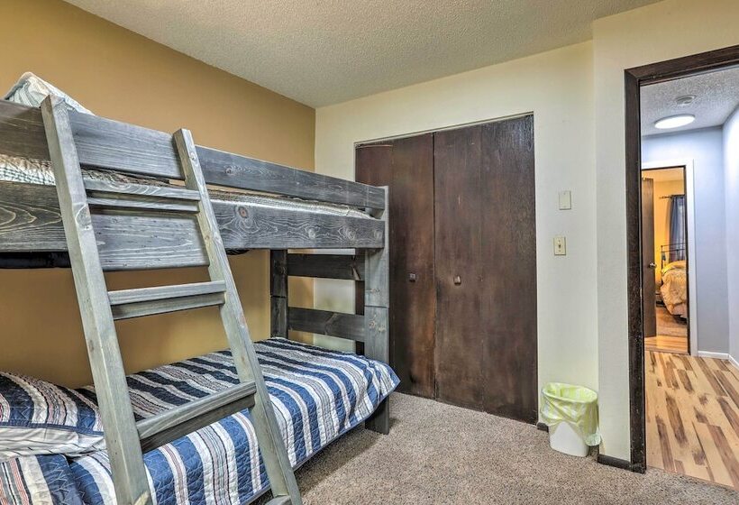 Scenic Woodland Park Cottage W/ Deck + Grill!