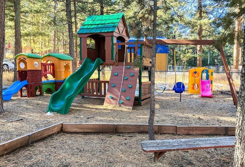 Scenic Woodland Park Cottage W/ Deck + Grill!