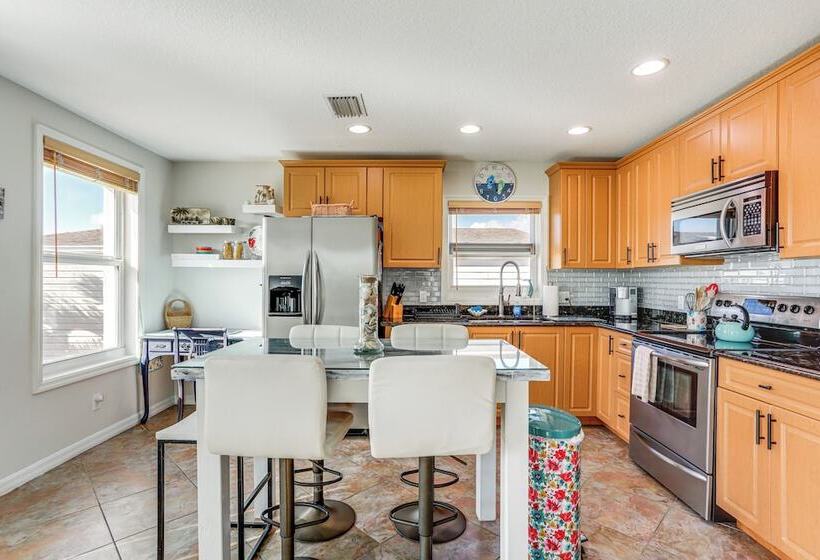 South Hutchinson Island Cottage W/ Beach Access!