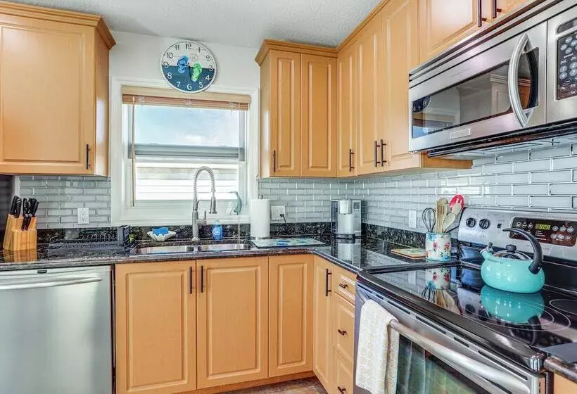 South Hutchinson Island Cottage W/ Beach Access!