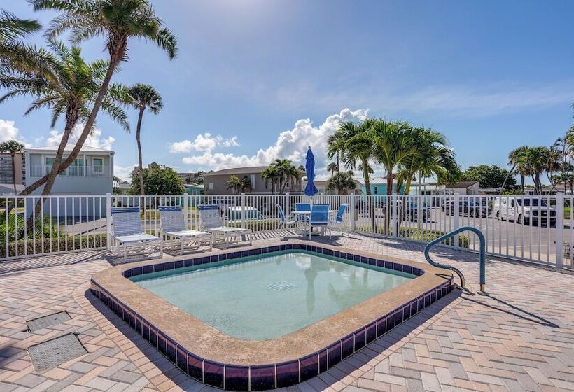South Hutchinson Island Cottage W/ Beach Access!
