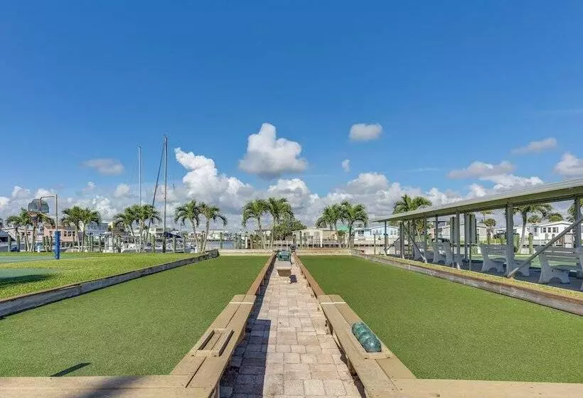 South Hutchinson Island Cottage W/ Beach Access!