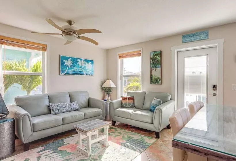South Hutchinson Island Cottage W/ Beach Access!