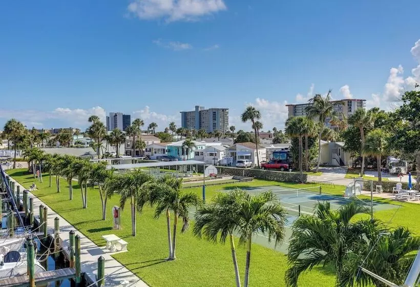 South Hutchinson Island Cottage W/ Beach Access!