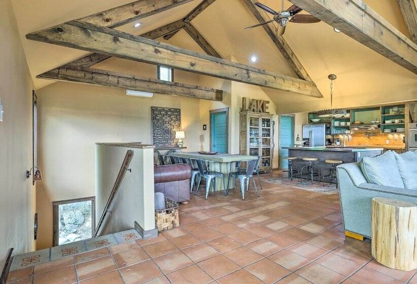 Spacious Canyon Lake Home On 3 Acre Property