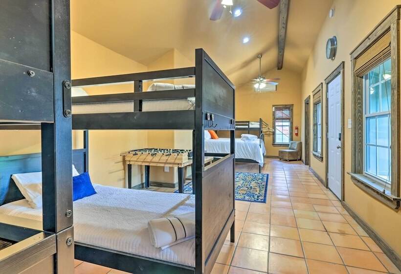 Spacious Canyon Lake Home On 3 Acre Property