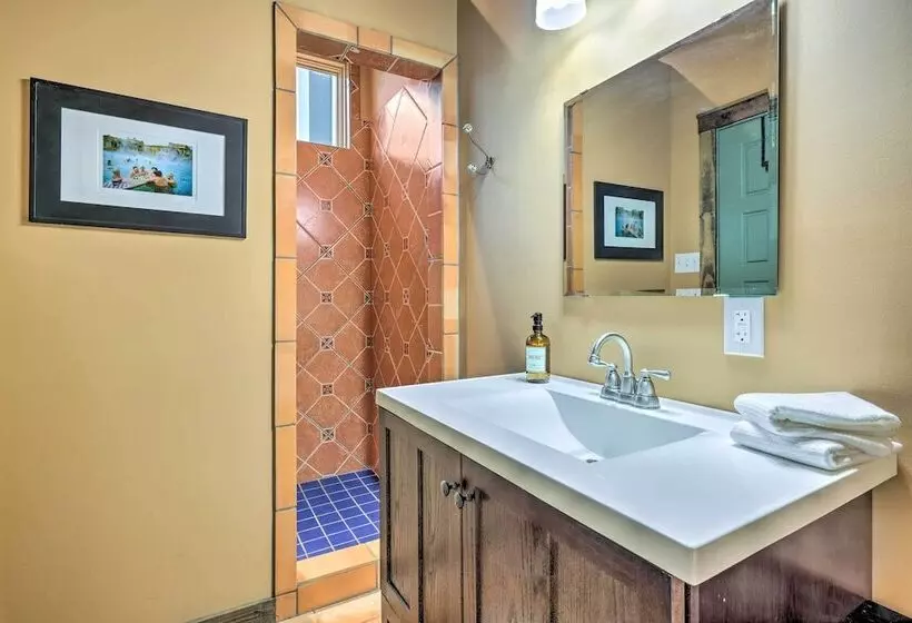 Spacious Canyon Lake Home On 3 Acre Property