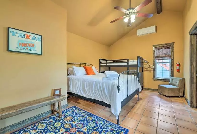 Spacious Canyon Lake Home On 3 Acre Property
