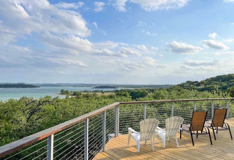 Spacious Canyon Lake Home On 3 Acre Property