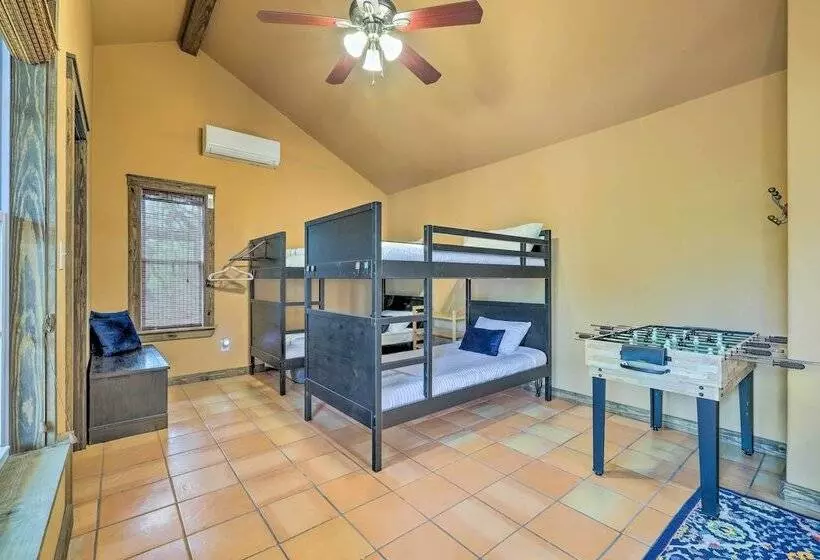 Spacious Canyon Lake Home On 3 Acre Property