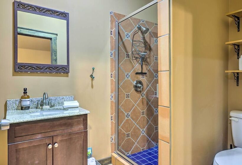 Spacious Canyon Lake Home On 3 Acre Property