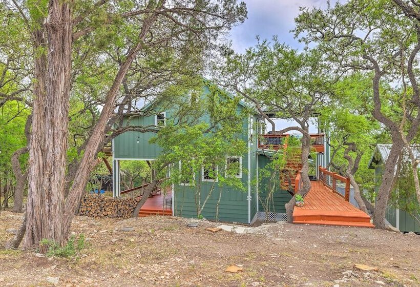 Spacious Canyon Lake Home On 3 Acre Property