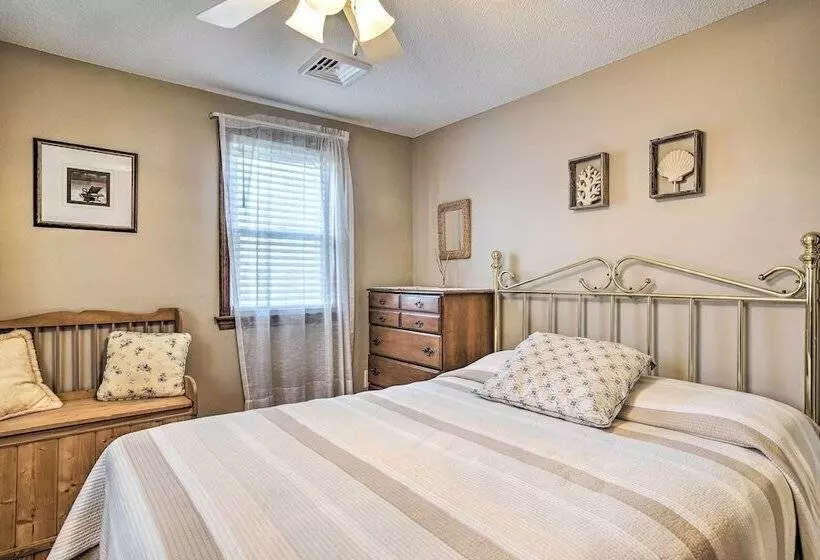 Spacious East Falmouth House   Walk To Great Pond!