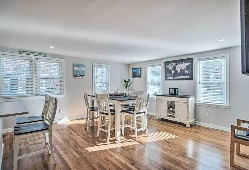 Spacious East Falmouth House   Walk To Great Pond!