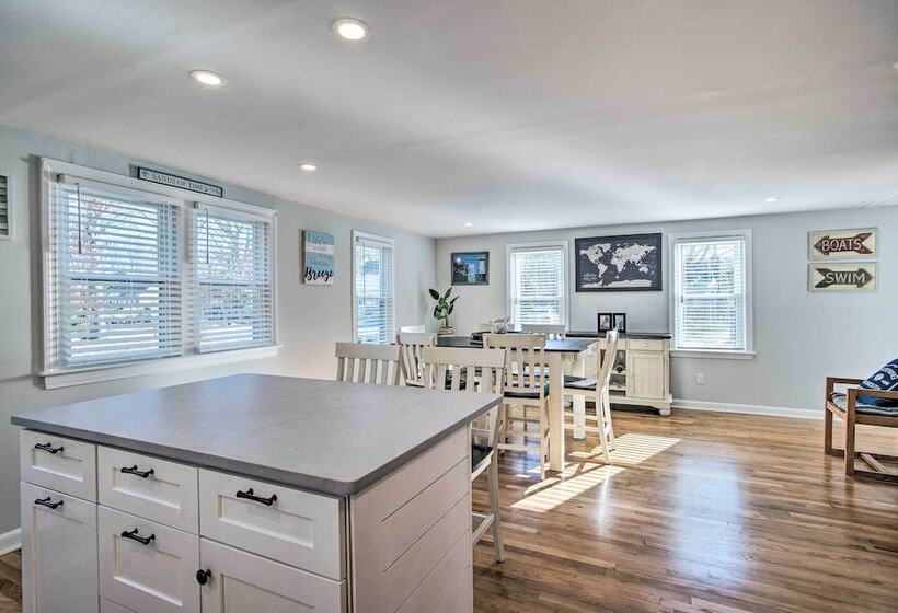 Spacious East Falmouth House   Walk To Great Pond!