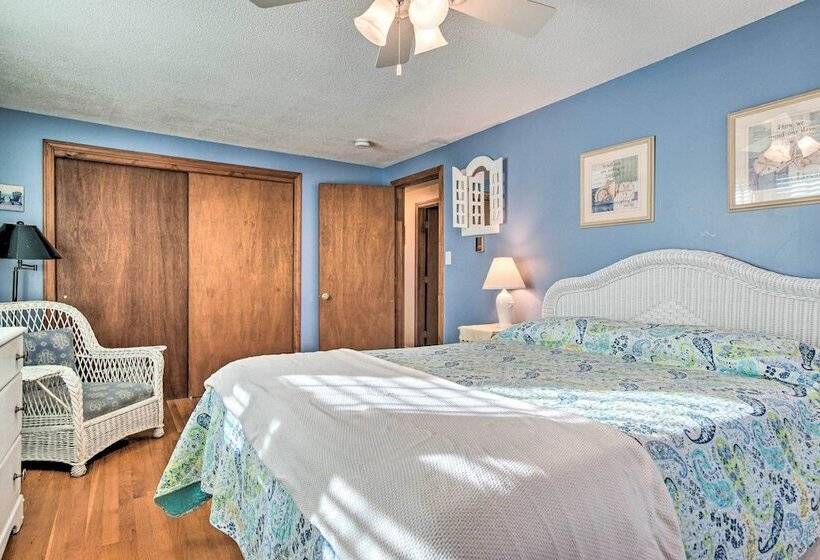 Spacious East Falmouth House   Walk To Great Pond!