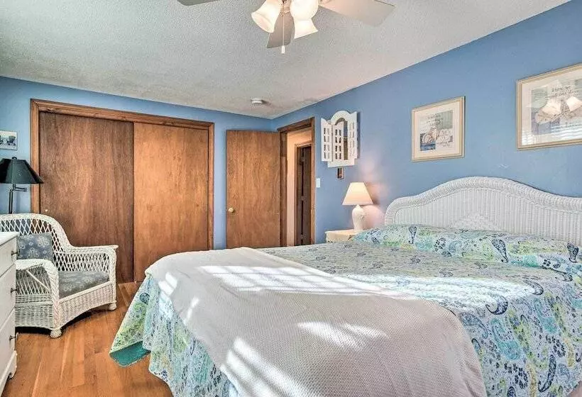 Spacious East Falmouth House   Walk To Great Pond!