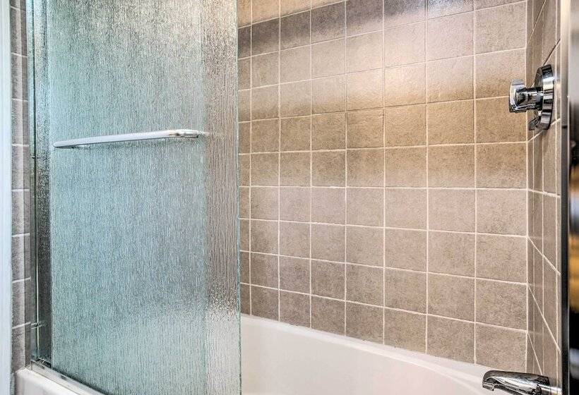 Spacious East Falmouth House   Walk To Great Pond!