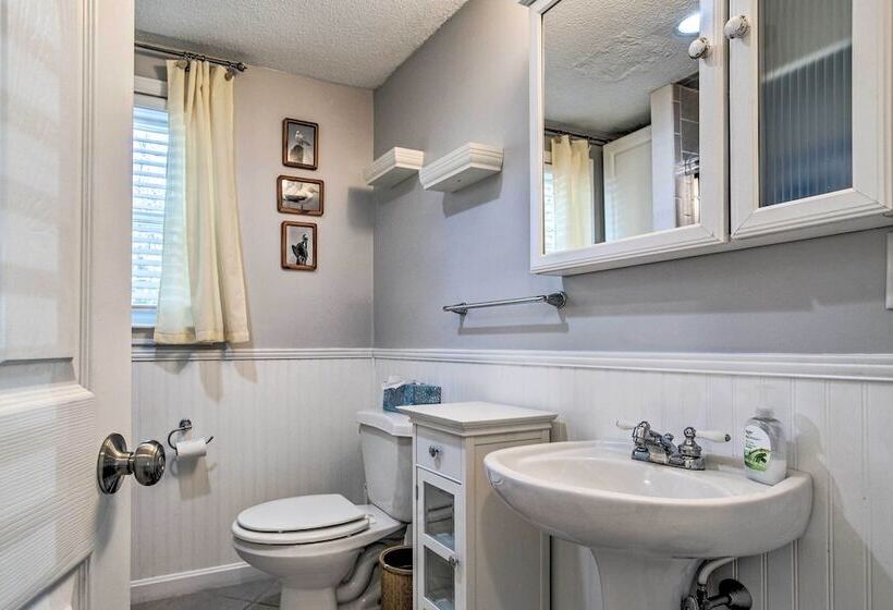 Spacious East Falmouth House   Walk To Great Pond!