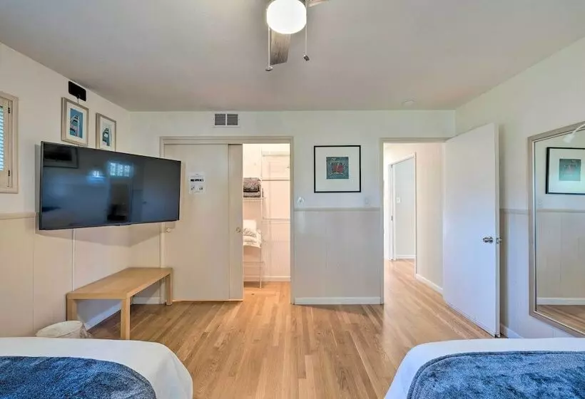 Spacious Wine Country Home: 1 Mi To Downtown Lodi!