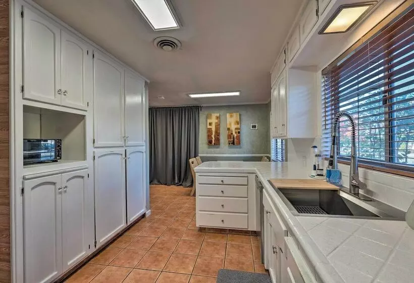 Spacious Wine Country Home: 1 Mi To Downtown Lodi!