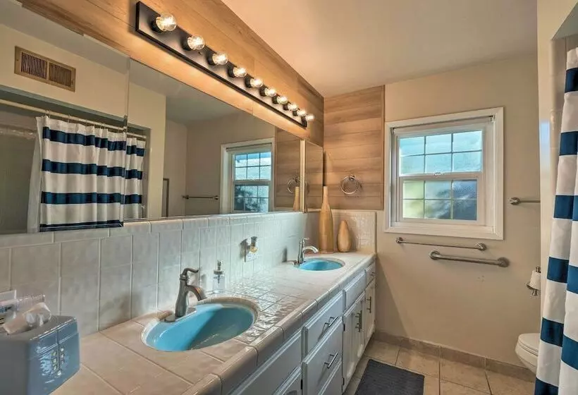 Spacious Wine Country Home: 1 Mi To Downtown Lodi!