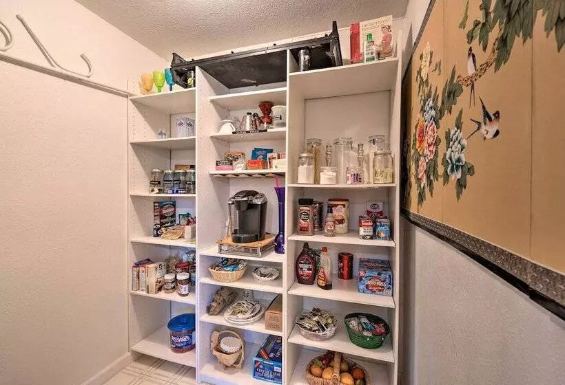 Spacious Wine Country Home: 1 Mi To Downtown Lodi!