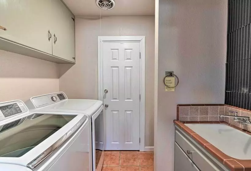 Spacious Wine Country Home: 1 Mi To Downtown Lodi!