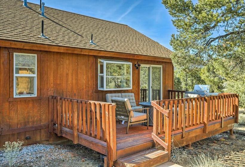 Big Bear Lake Cabin W/ Deck & Views ~ 9 Mi To Ski!