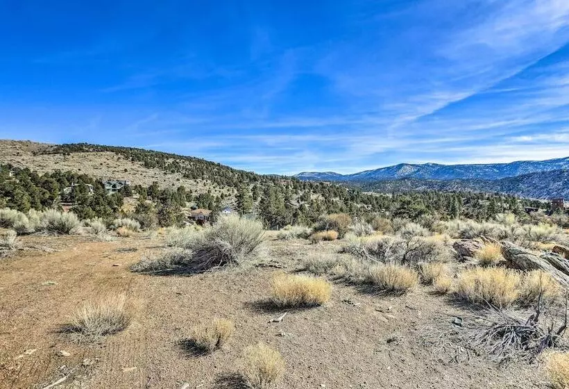 Big Bear Lake Cabin W/ Deck & Views ~ 9 Mi To Ski!