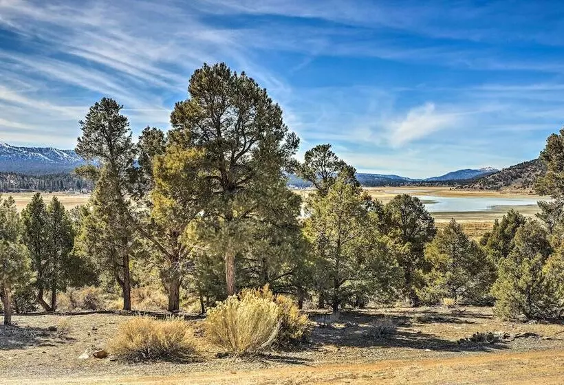 Big Bear Lake Cabin W/ Deck & Views ~ 9 Mi To Ski!