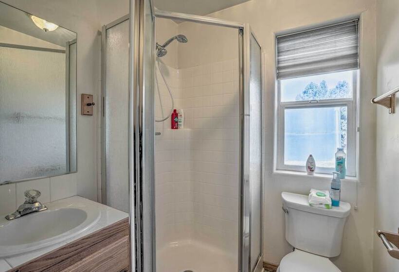 Big Bear Lake Cabin W/ Deck & Views ~ 9 Mi To Ski!