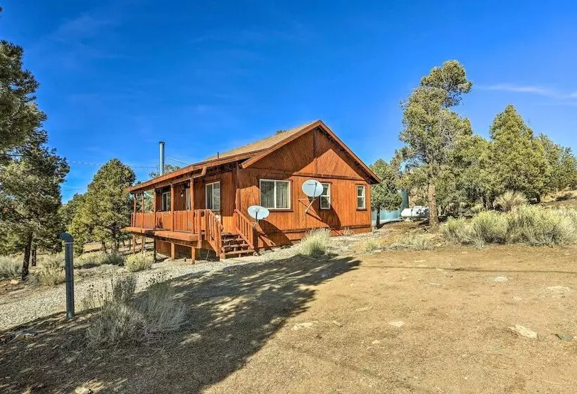 Big Bear Lake Cabin W/ Deck & Views ~ 9 Mi To Ski!