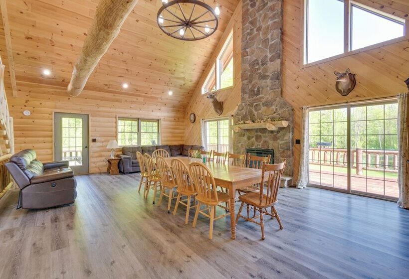 Stunning North Rose Retreat W/ Fishing Pond!