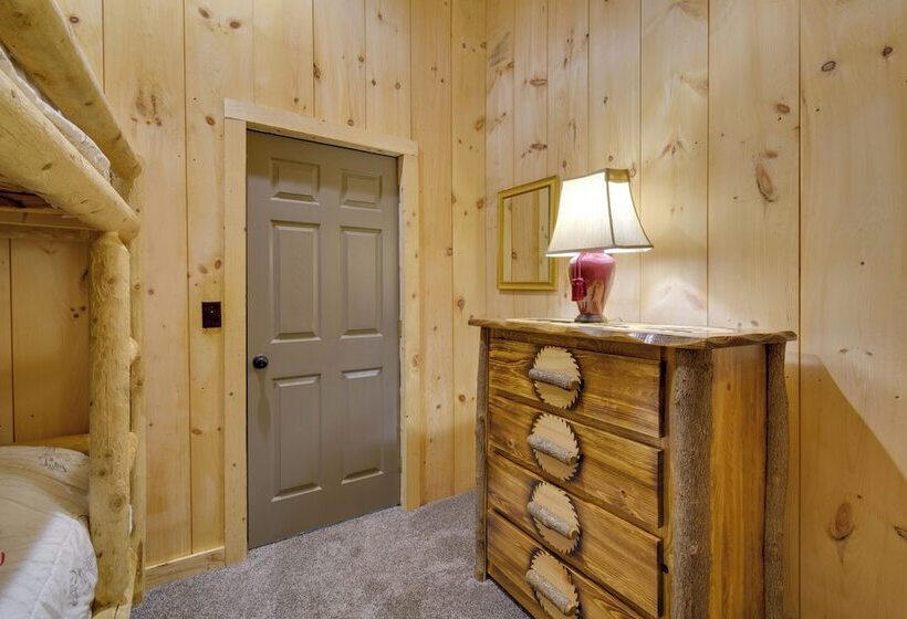 Stunning North Rose Retreat W/ Fishing Pond!