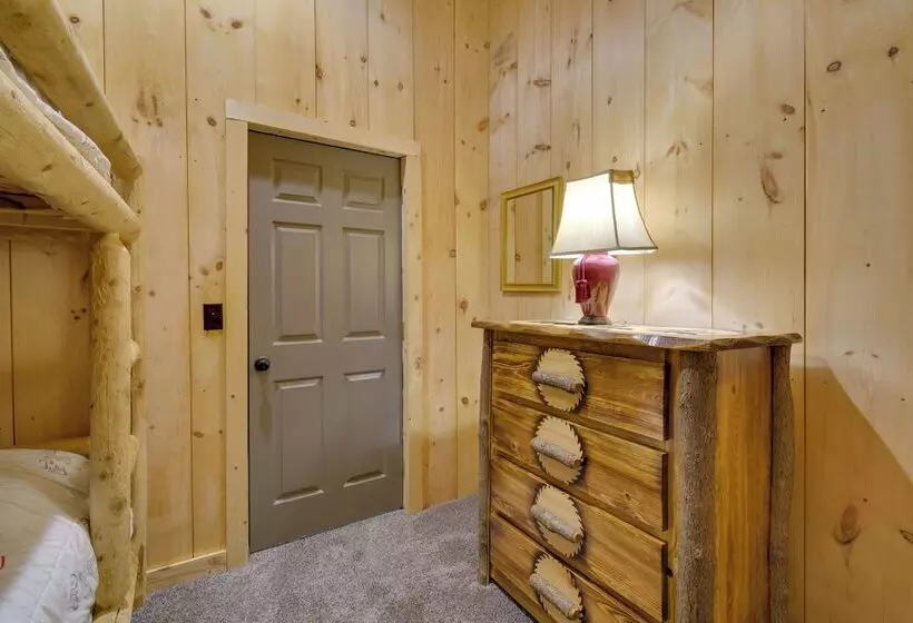 Stunning North Rose Retreat W/ Fishing Pond!