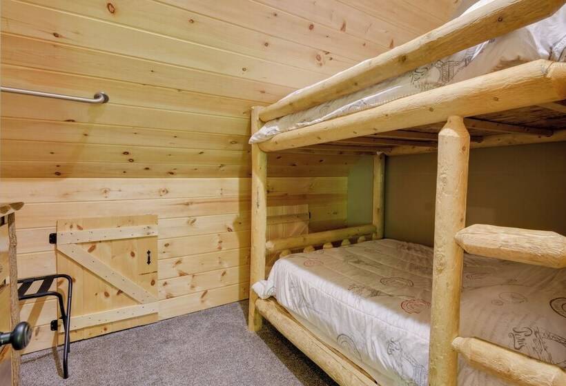 Stunning North Rose Retreat W/ Fishing Pond!