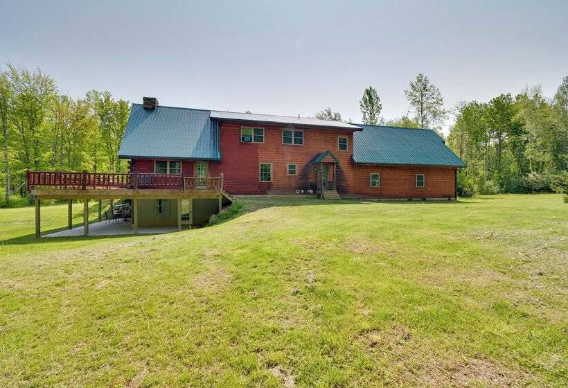Stunning North Rose Retreat W/ Fishing Pond!