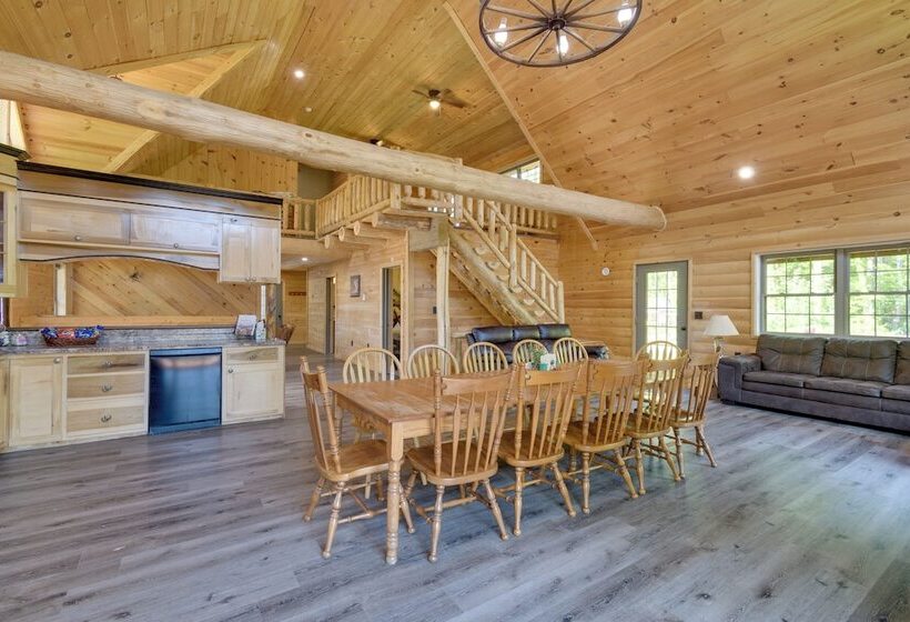 Stunning North Rose Retreat W/ Fishing Pond!