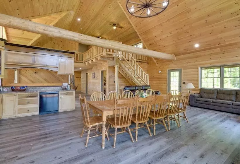 Stunning North Rose Retreat W/ Fishing Pond!