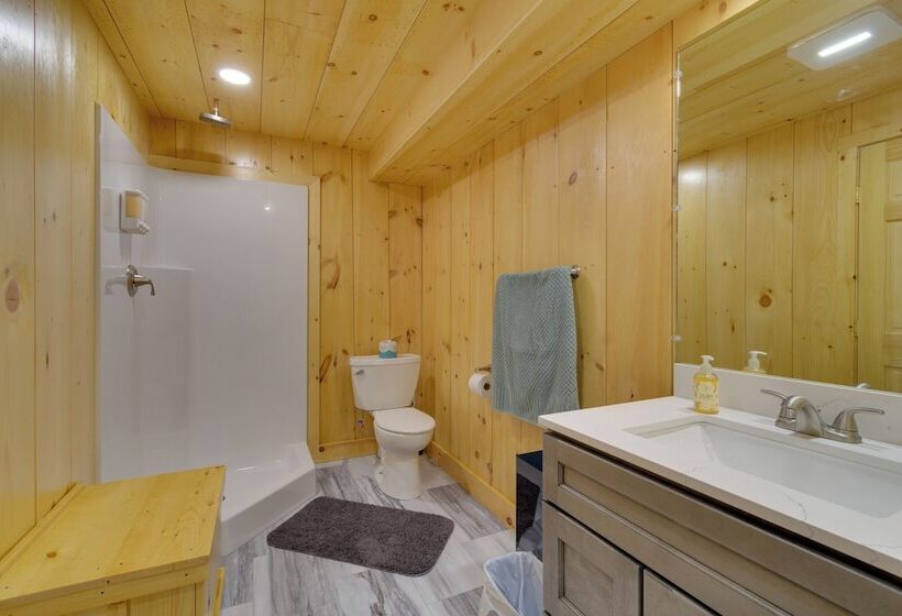 Stunning North Rose Retreat W/ Fishing Pond!