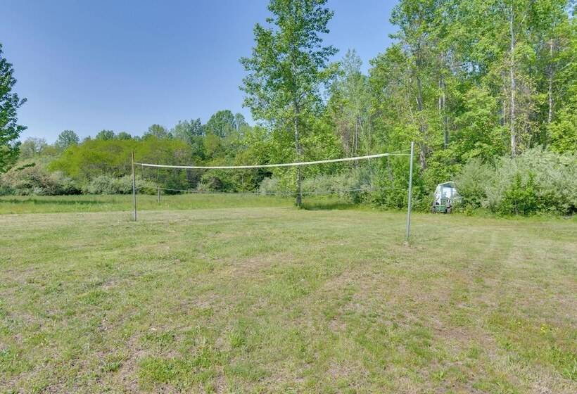 Stunning North Rose Retreat W/ Fishing Pond!