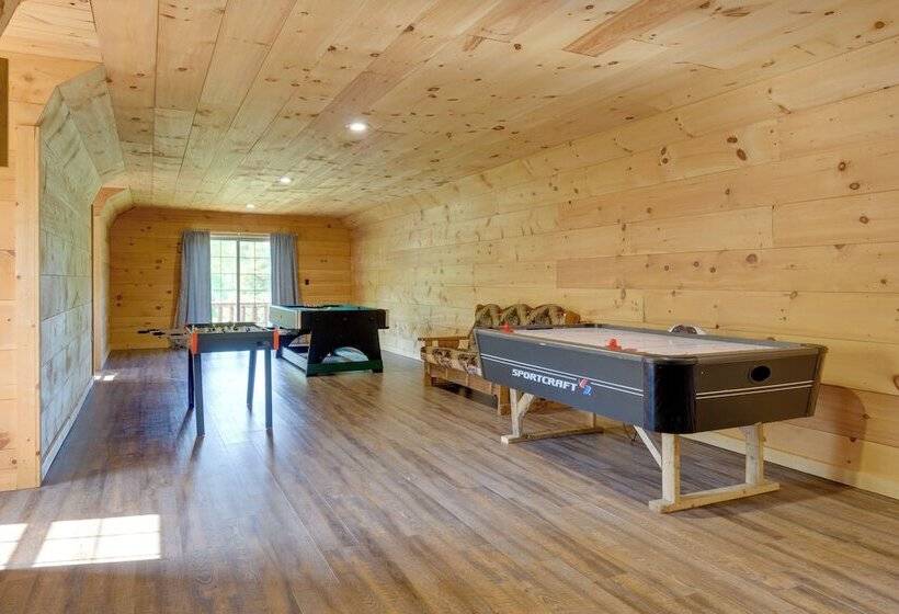 Stunning North Rose Retreat W/ Fishing Pond!