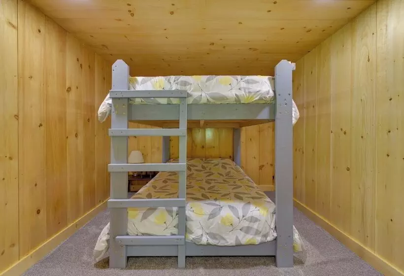 Stunning North Rose Retreat W/ Fishing Pond!