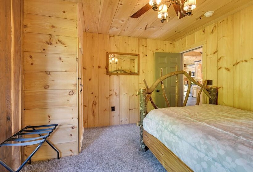 Stunning North Rose Retreat W/ Fishing Pond!