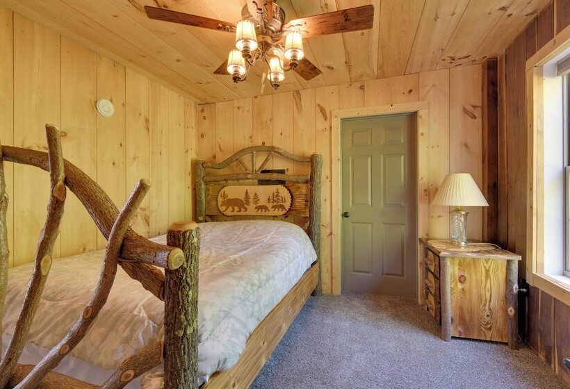 Stunning North Rose Retreat W/ Fishing Pond!